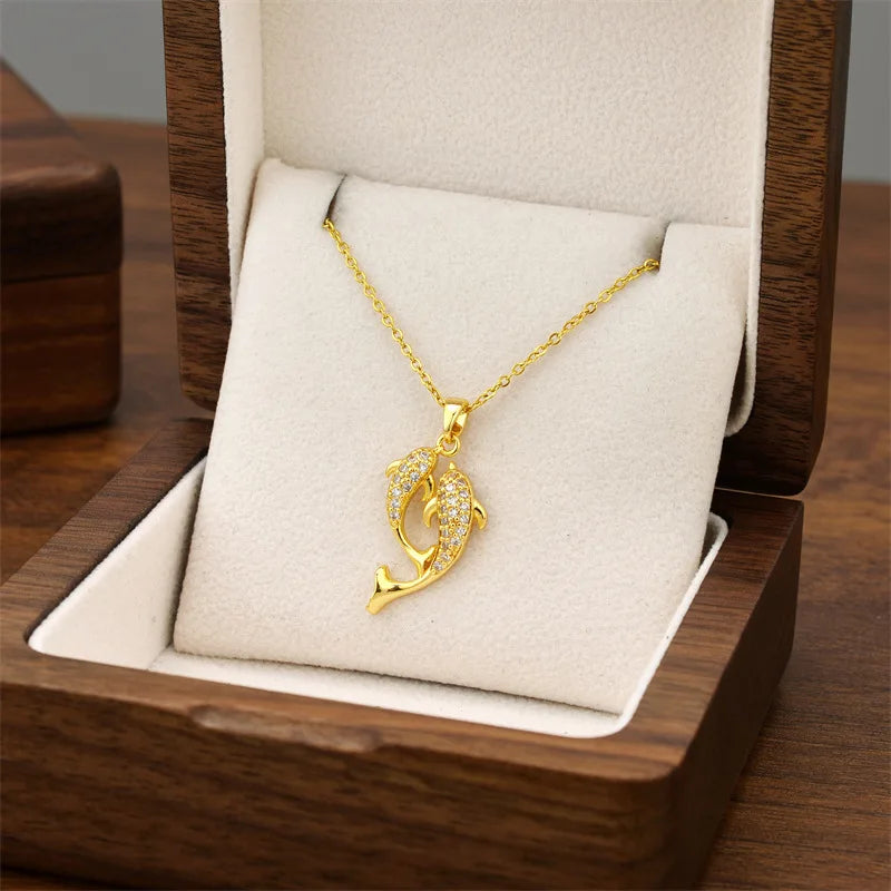 DolphinShine™ – Collar Delfín Brillante